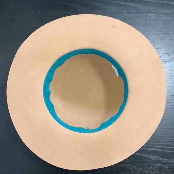 Women’s  fashion wool hat - Picture 7 of 8